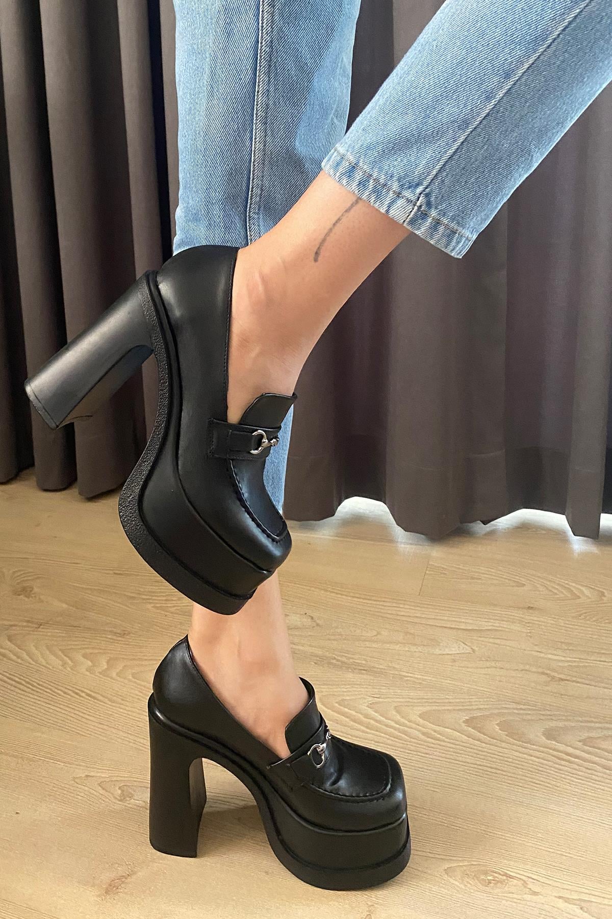 Kadın Clara Siyah Deri İnce Tokalı Lofer Model 12 cm  Platform Topuklu Ayakkabı