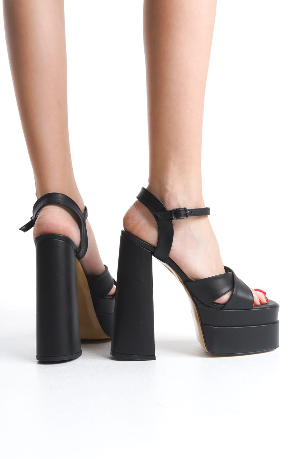 Kadın Elina Çapraz Bantlı Siyah 15 cm Platform Topuklu Ayakkabı