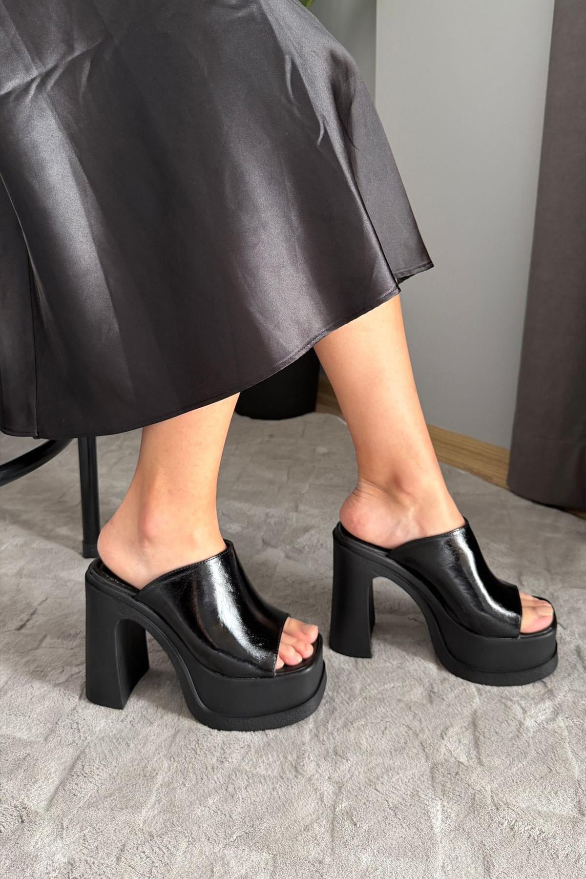 Kadın Marci Siyah Krışıkrugan Geniş Bantlı (12 cm ) Platform Topuklu Terlik 1001