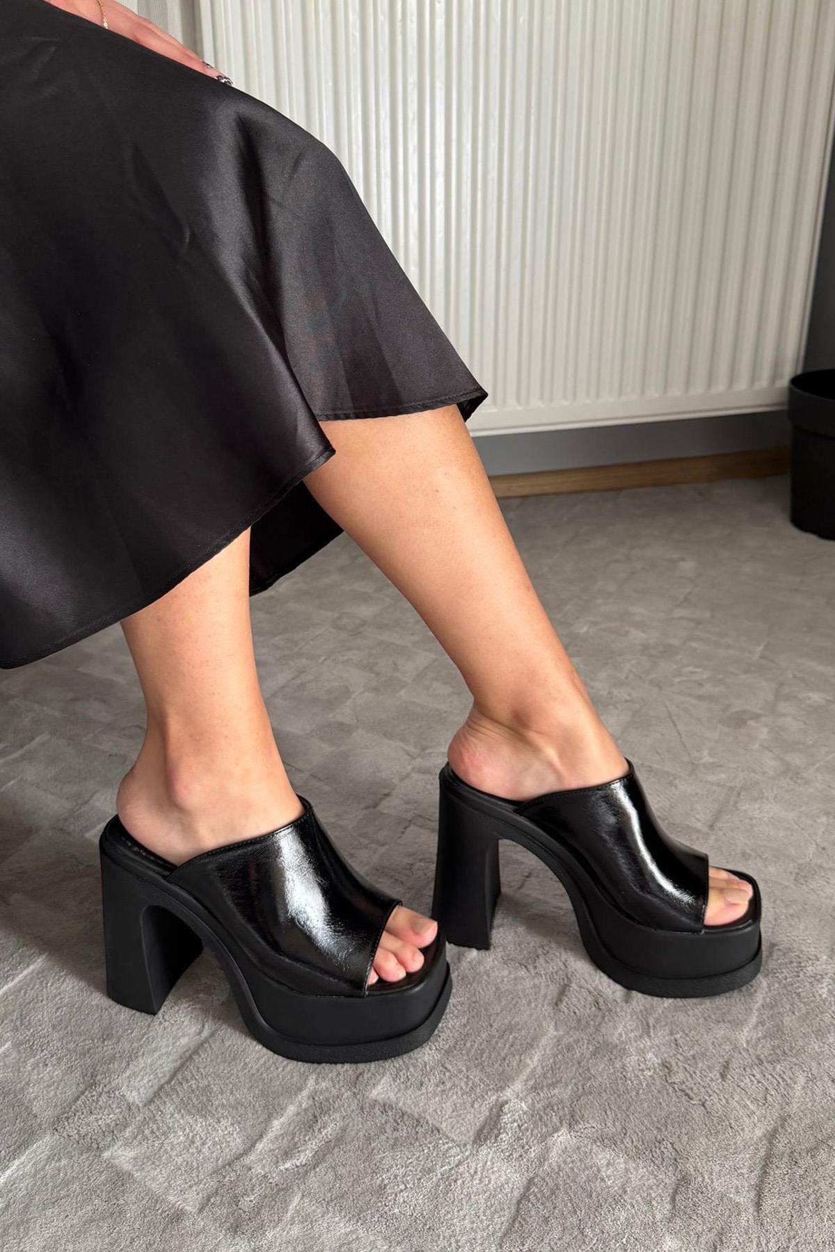 Kadın Marci Siyah Krışıkrugan Geniş Bantlı (12 cm ) Platform Topuklu Terlik 1001