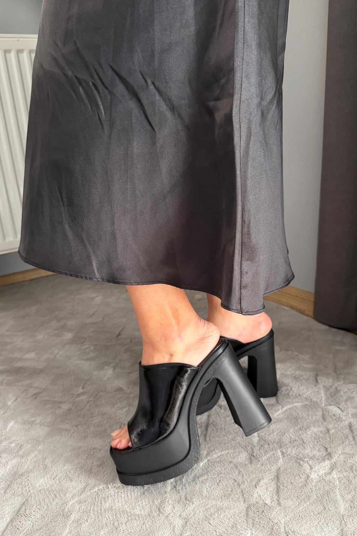 Kadın Marci Siyah Krışıkrugan Geniş Bantlı (12 cm ) Platform Topuklu Terlik 1001