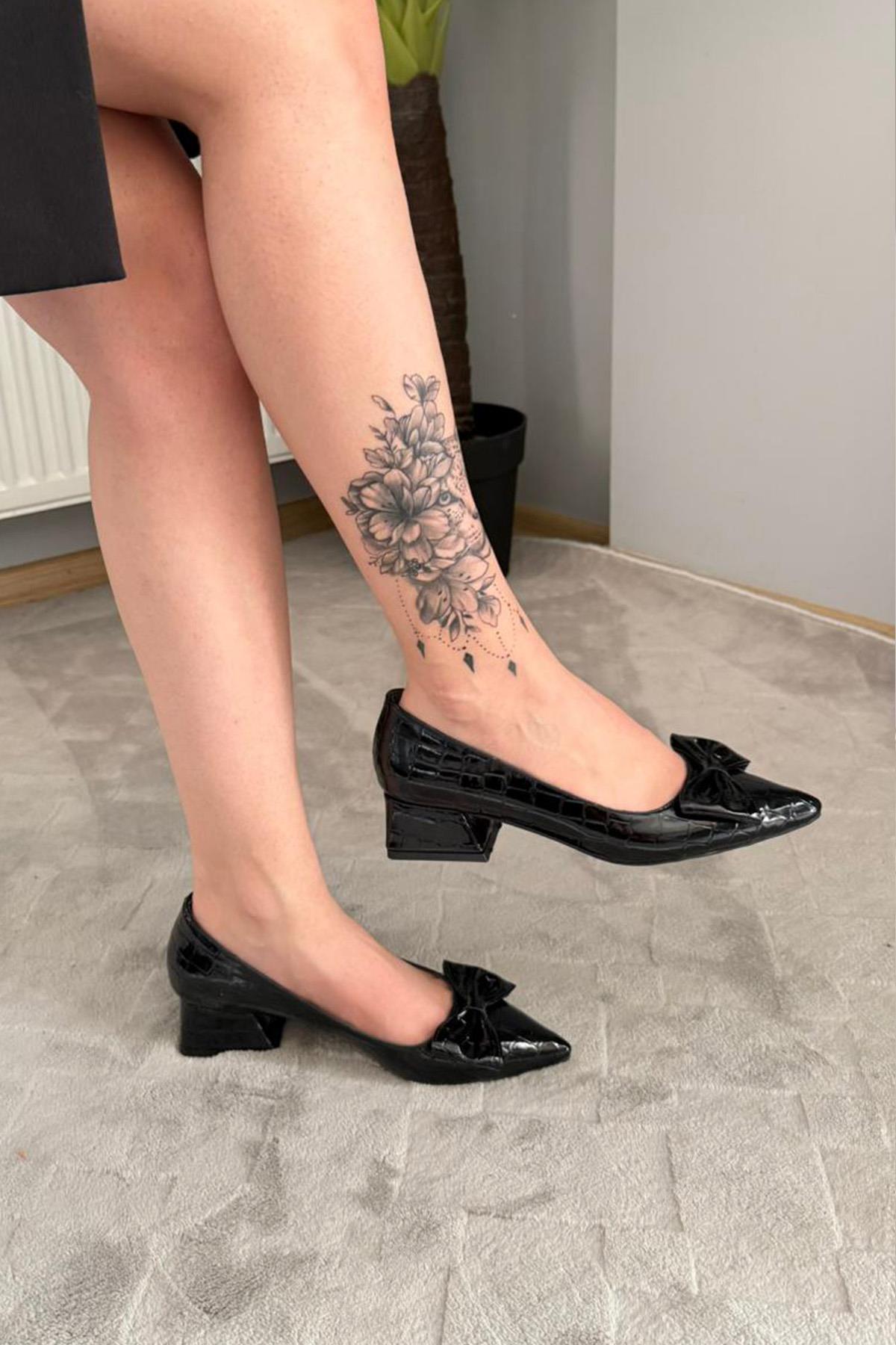 Kadın Mila Siyah Kroko Fiyonklu 3,5 cm Blok Topuklu Stiletto / Ayakkabı