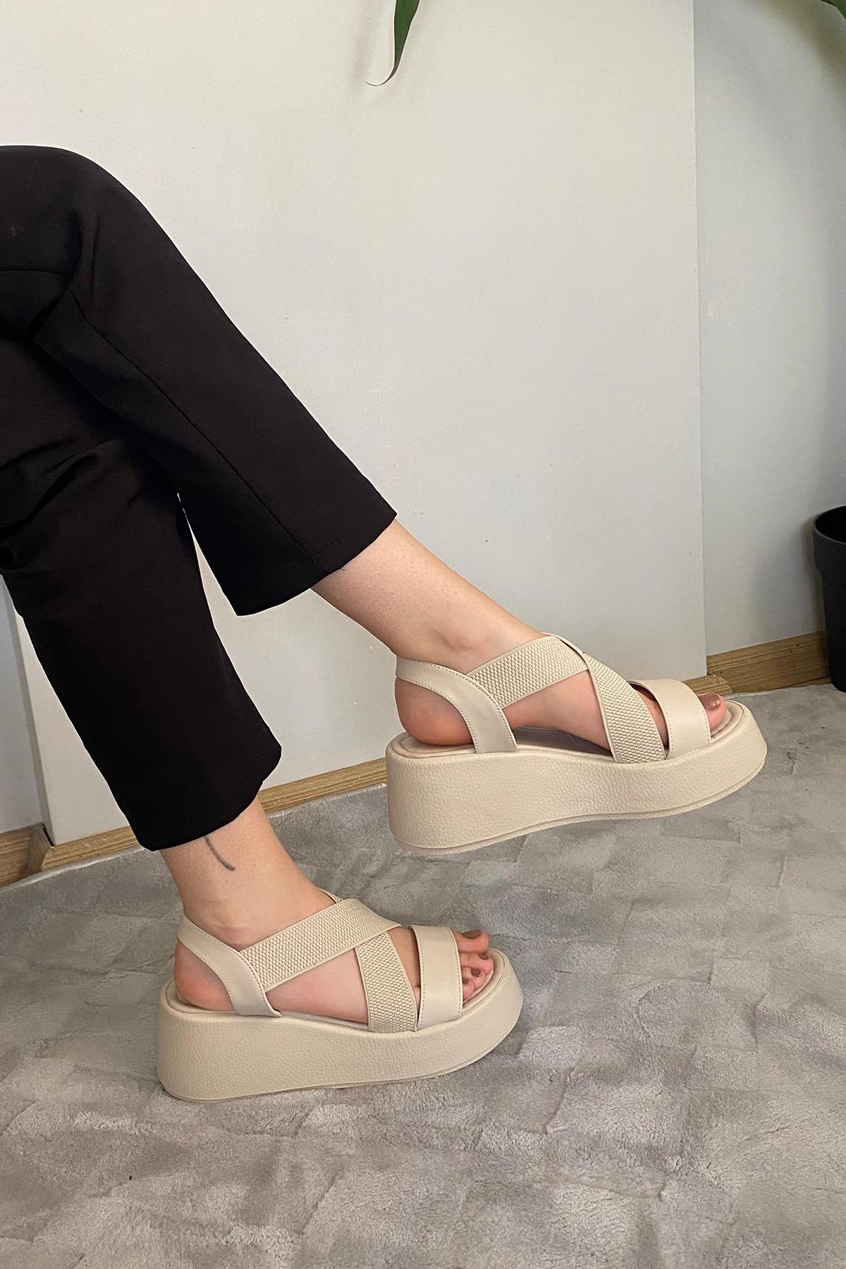 Kadın Mokka Bej Lastik Detaylı  Dolgu Tabanlı Sandalet