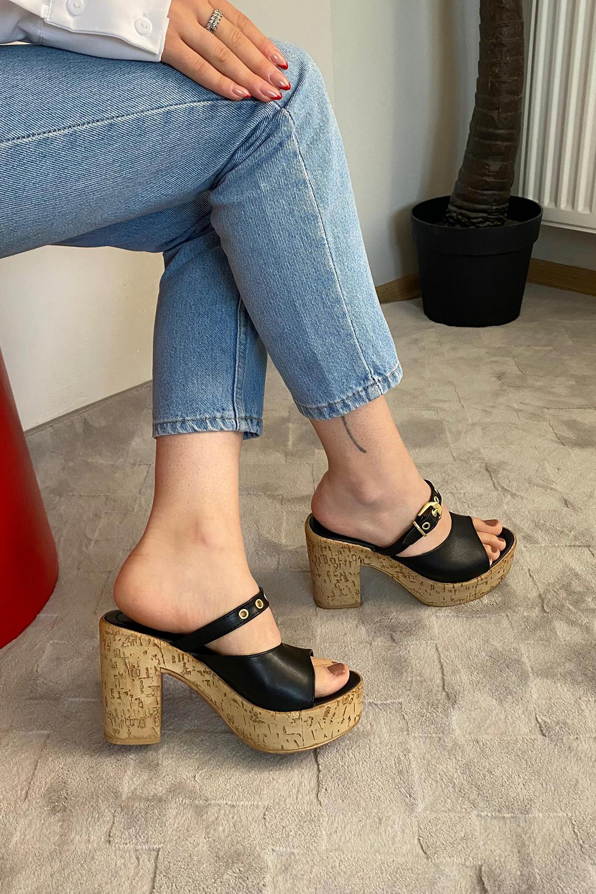 Kadın Rina Siyah 10 cm Platfom Topuklu Mantar Taban Terlik & Sandalet K-840