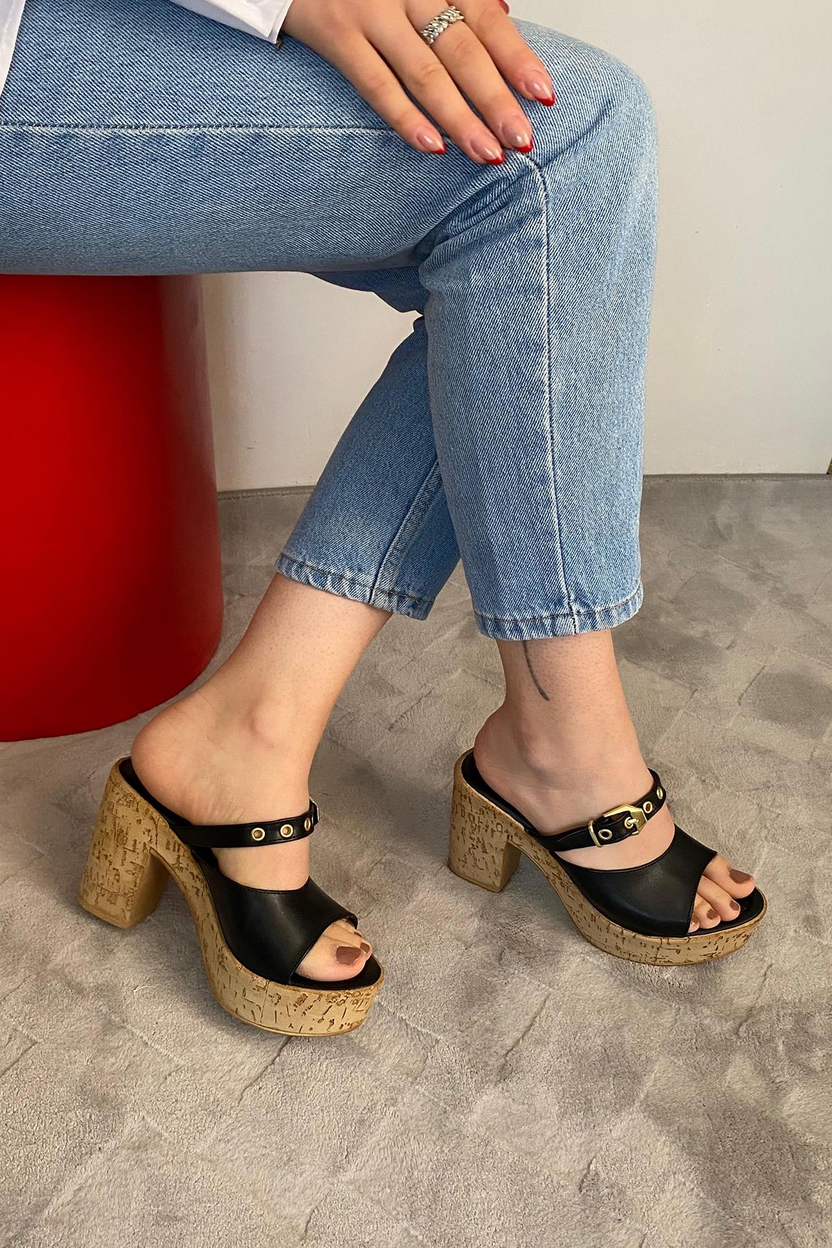 Kadın Rina Siyah 10 cm Platfom Topuklu Mantar Taban Terlik & Sandalet K-840