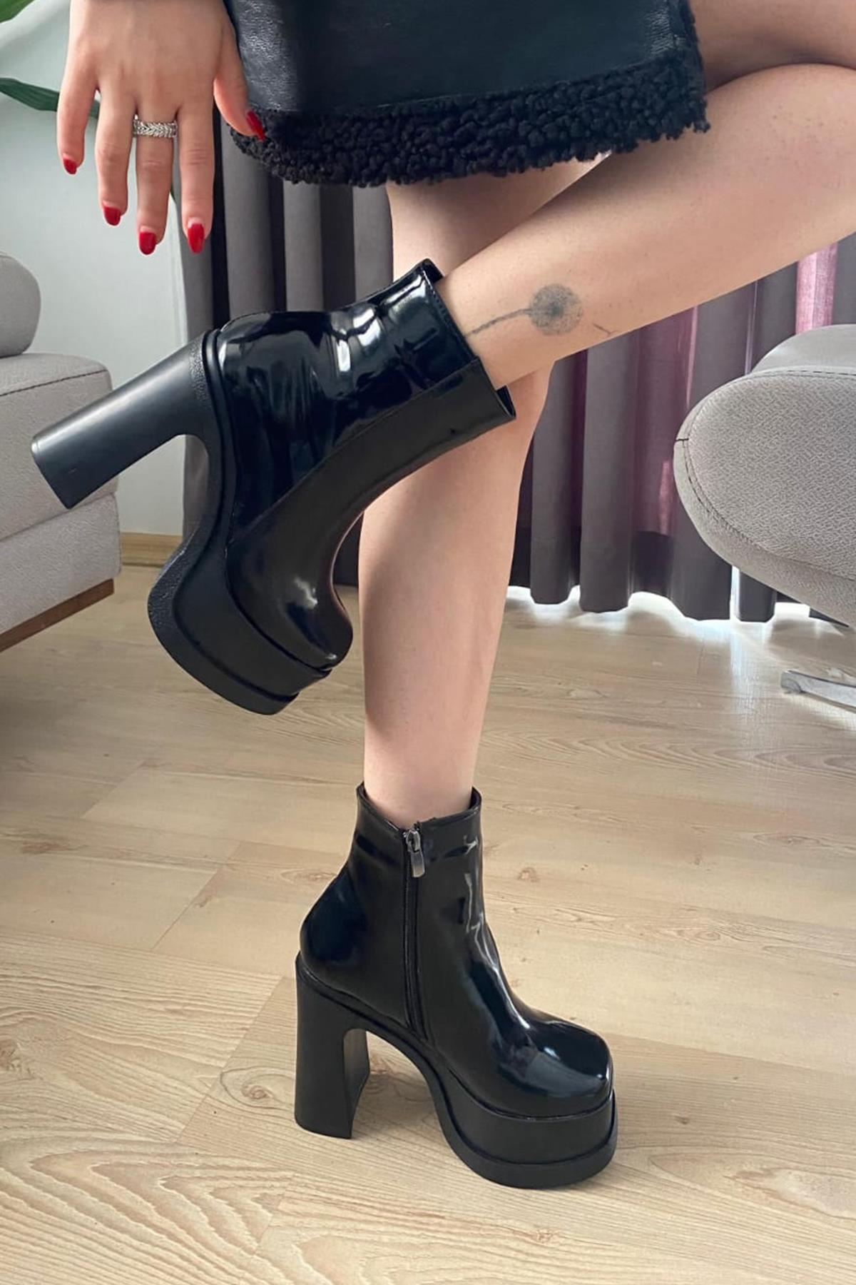 Kadın Sidney Siyah Rugan 12 cm Platform Topuklu Fermuarlı Bot