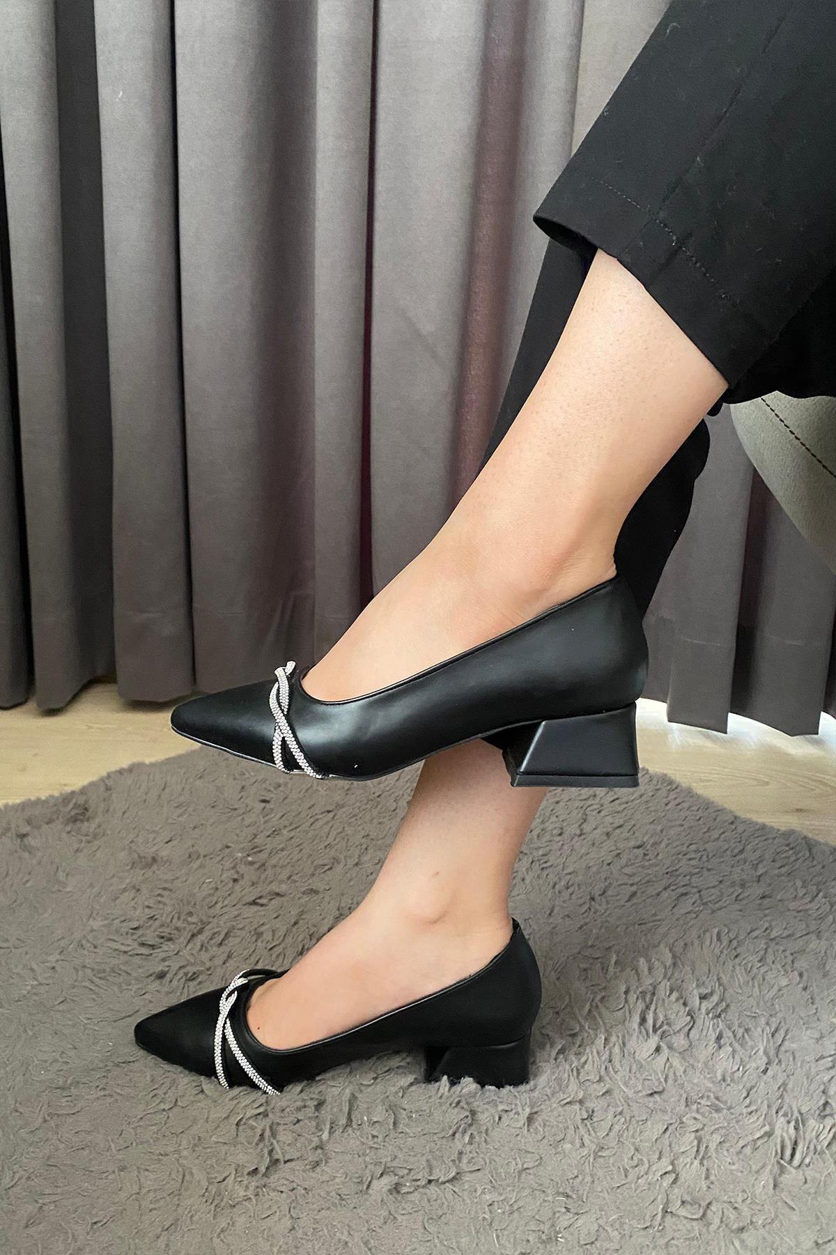 Kadın  Valeri Siyah Çapraz Taşlı Stiletto Alcak Ökçe Abiye Ayakkabı
