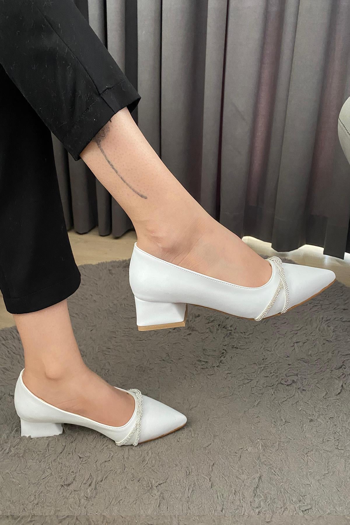 Kadın Valeri Beyaz Çapraz Taşlı Stiletto Alcak Ökçe Abiye Ayakkabı