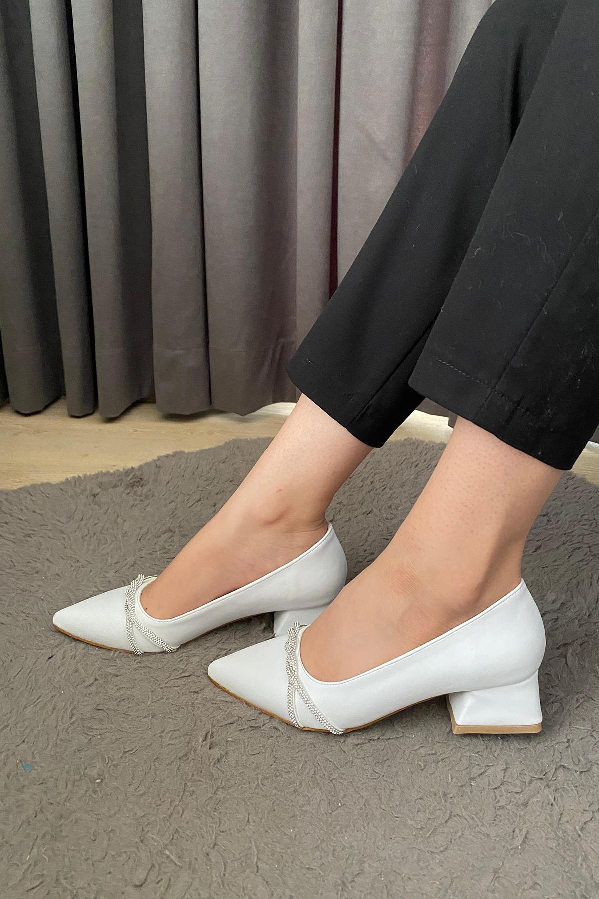 Kadın Valeri Beyaz Çapraz Taşlı Stiletto Alcak Ökçe Abiye Ayakkabı