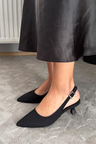 Kadın Boss Siyah Saten Sivri Burunlu Kısa Kitten Topuklu Rahat Şık Arkası Acık Stiletto Ayakkabı