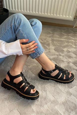 Kadın Desma Siyah Kafes Model Vardola Deyatlı  Kalın Taban Ortopedik  Sandalet  K-140