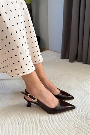 Kadın Flow Kahve Rugan Sivri Burunlu Kısa 5 cm Topuklu Rahat Şık Arkası Acık Stiletto Ayakkabı