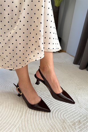 Kadın Flow Kahve Rugan Sivri Burunlu Kısa 5 cm Topuklu Rahat Şık Arkası Acık Stiletto Ayakkabı