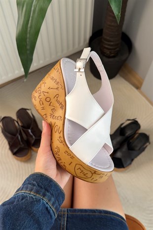 Kadın Forge Beyaz 10 cm Dolgulu Yazılı Mantar Taban Ayakkabı & Sandalet