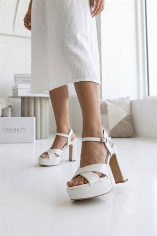 Kadın Katina Beyaz Rugan 13 cm Platform Topuklu Ayakkabı