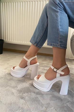 Kadın Lenisi Beyaz Tek Bantlı (12 cm ) Platform Topuklu Ayakkabı 1010