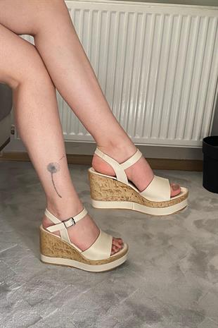 Kadın Livirpul Bej Cilt Tek  Bant Dolgu Taban Ayakkabı K-520