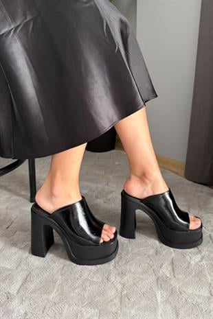 Kadın Marci Siyah Krışıkrugan Geniş Bantlı (12 cm ) Platform Topuklu Terlik 1001