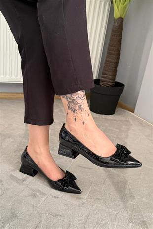 Kadın Mila Siyah Kroko Fiyonklu 3,5 cm Blok Topuklu Stiletto / Ayakkabı