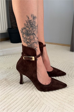 Kadın Nevi Kahve Süet Sivri Burun İnce Topuklu Kemer Detaylı Pencereli Şık Kadın Bot & Stiletto