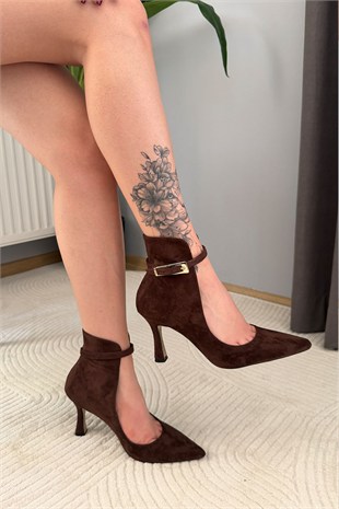 Kadın Nevi Kahve Süet Sivri Burun İnce Topuklu Kemer Detaylı Pencereli Şık Kadın Bot & Stiletto