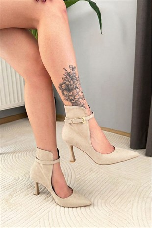 Kadın Nevi Bej Süet Sivri Burun İnce Topuklu Kemer Detaylı Pencereli Şık Kadın Bot & Stiletto