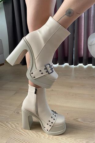 Kadın Sidney Krem Cilt Toka Detaylı 12 cm Platform Topuklu Fermuarlı Bot