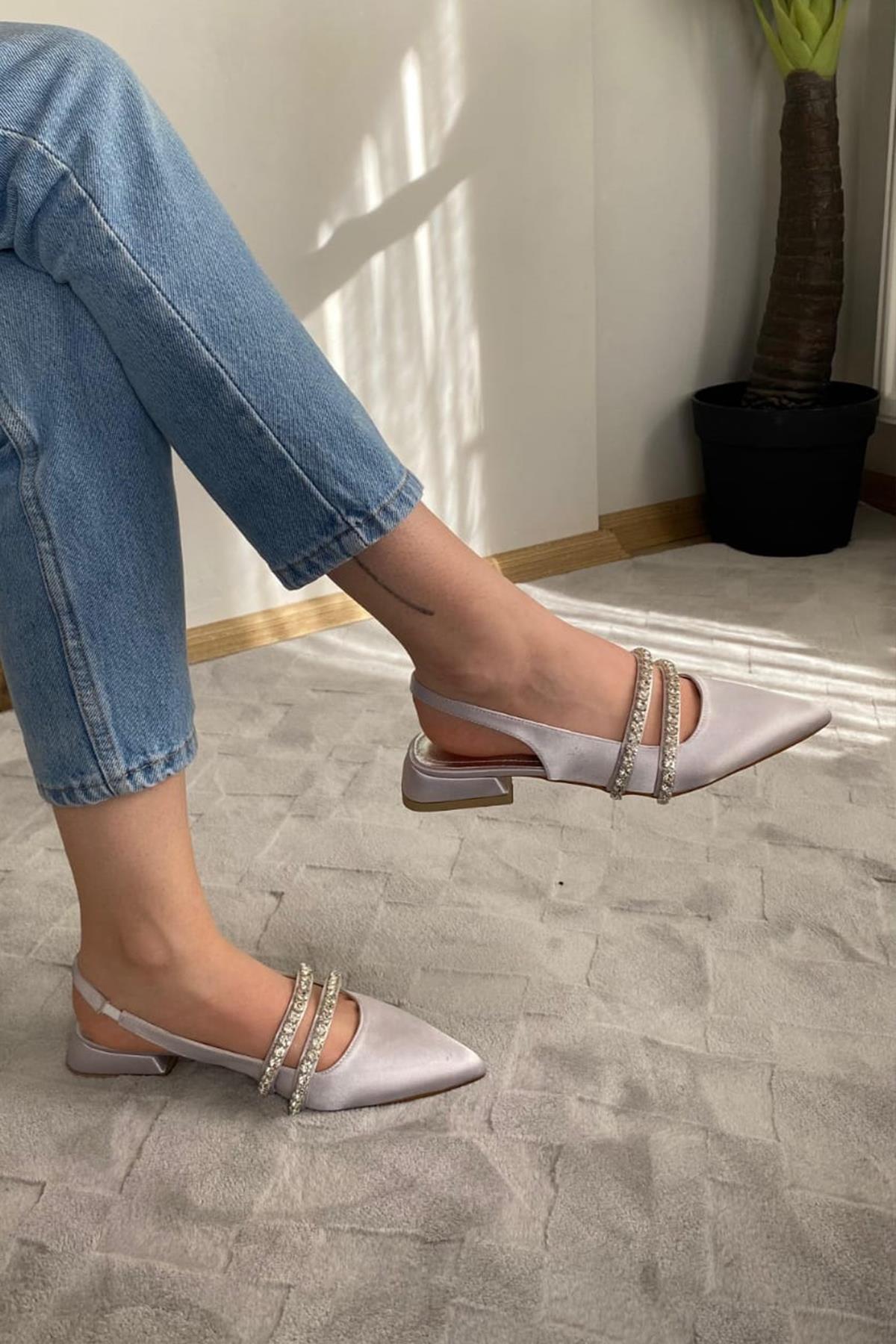 Kadın Linda İki Sıra Taşlı Arkası Acık 2 cm Topuklu Sivri Burun Babet