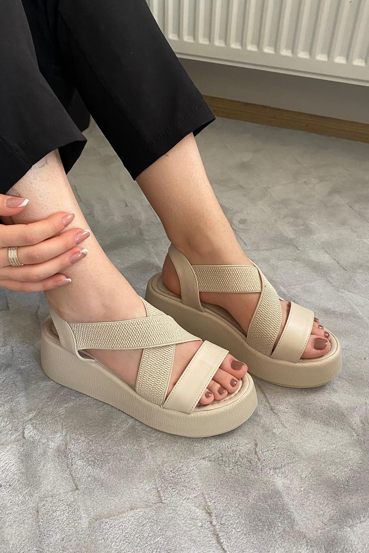 Kadın Mokka LAstik Detaylı  Dolgu Tabanlı Sandalet