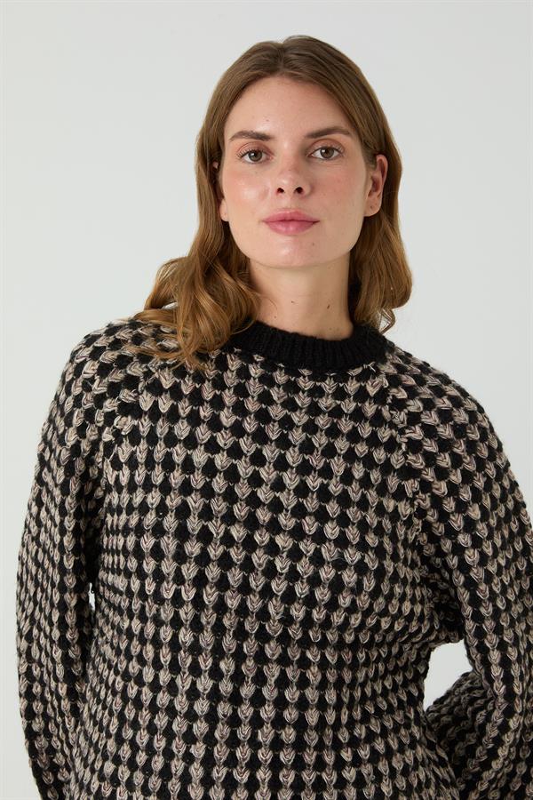 FISTIK ÇAMI KAZAK SİYAH