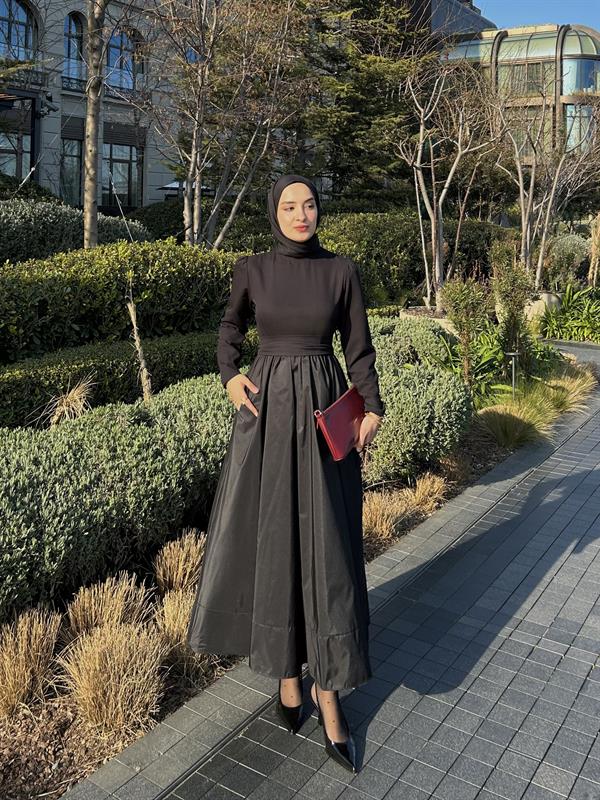 Robben Siyah Seyyar Kemerli Elbise