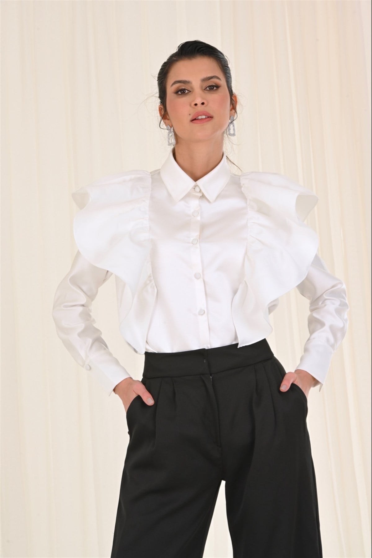 Beyaz Garnili Gömlek