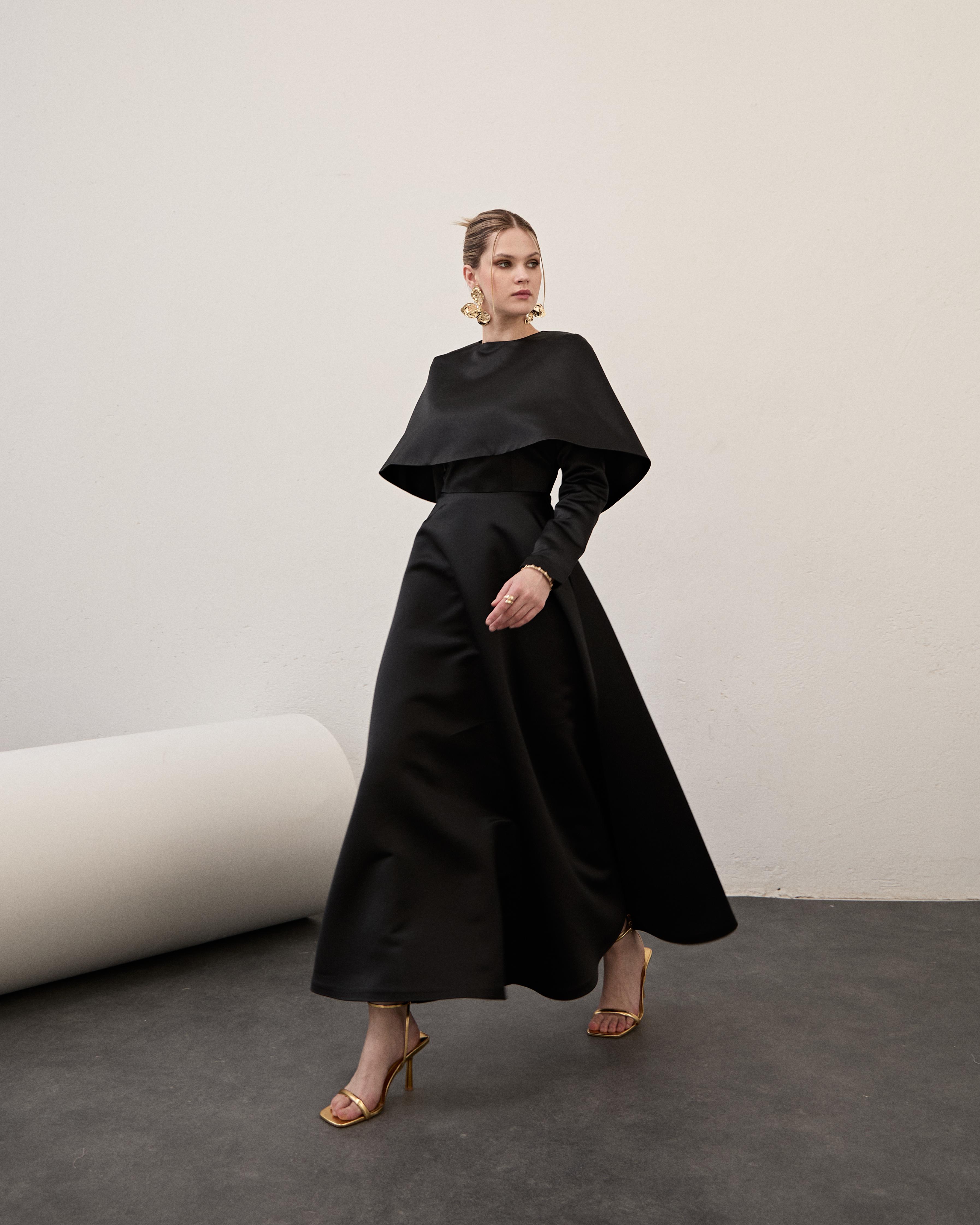 Siyah Mini Pelerin Elbise