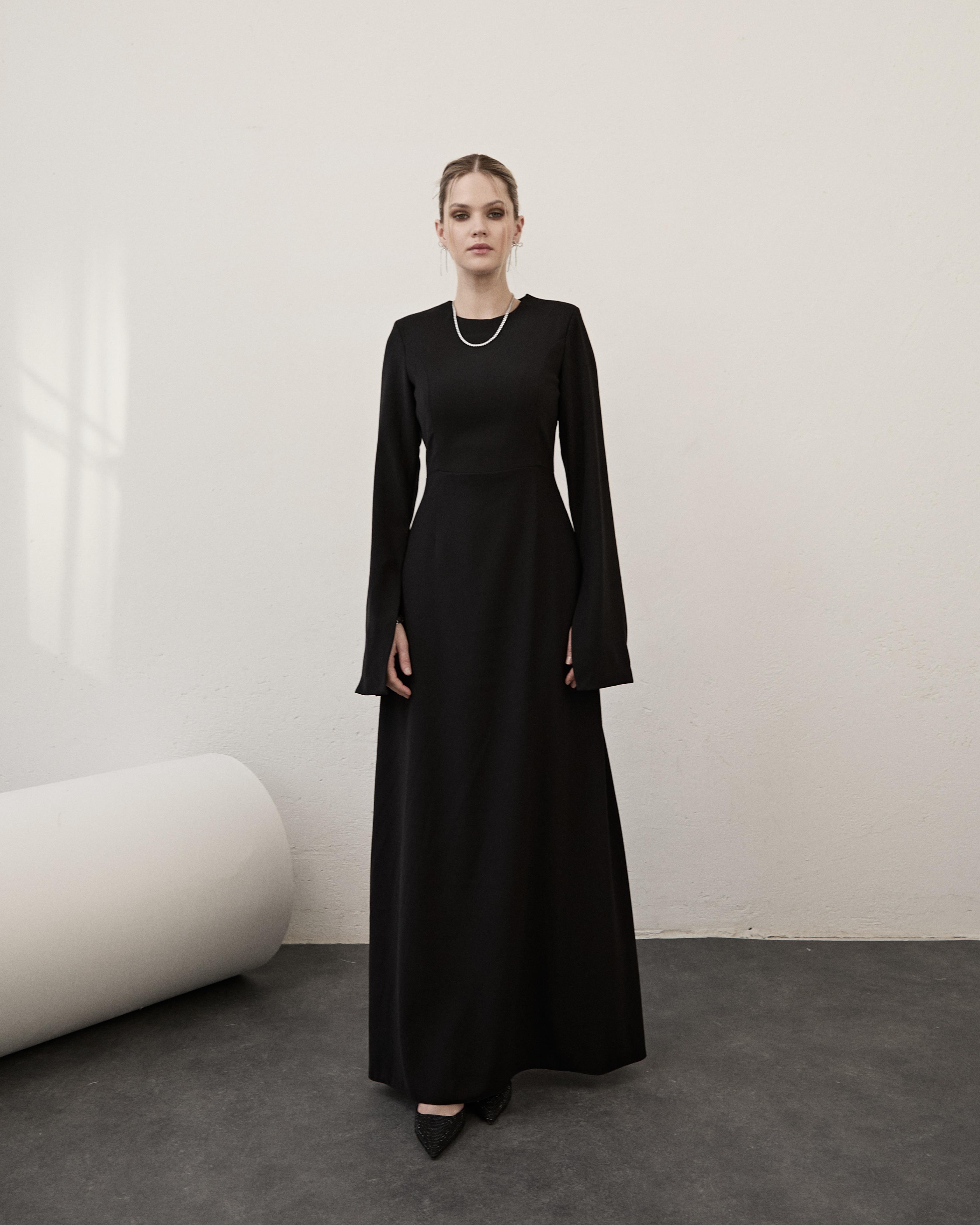 Yırtmaç Kol Siyah Elbise