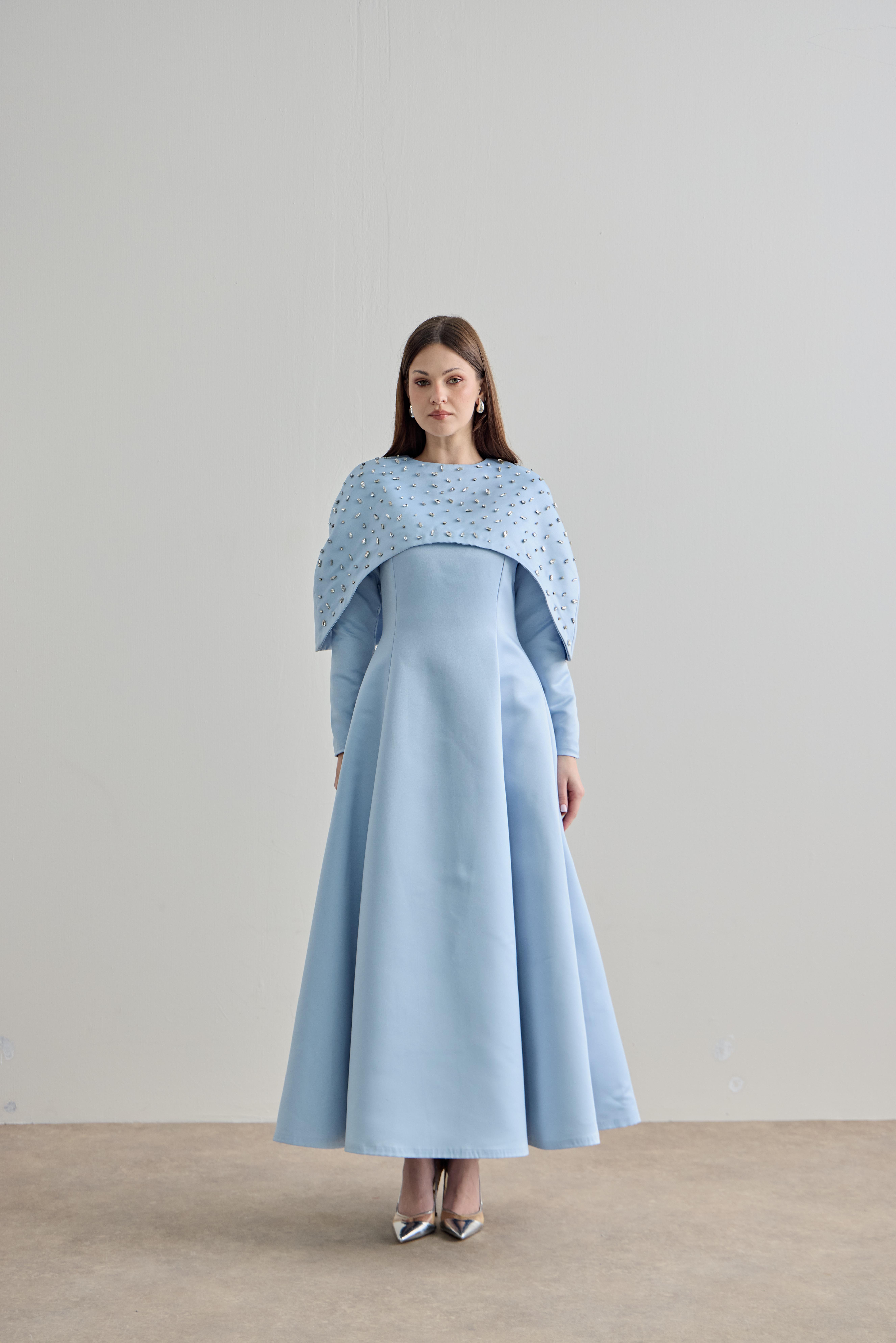 İşlemeli Pelerinli Elbise