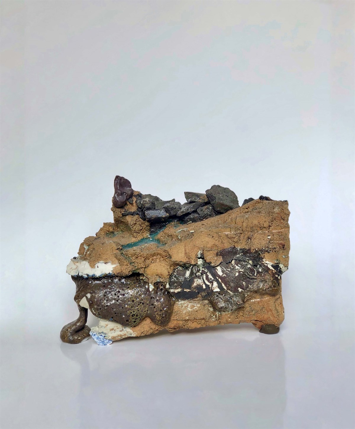 Gezilir Yerlerde Tutsak - Ebru Zarakolu