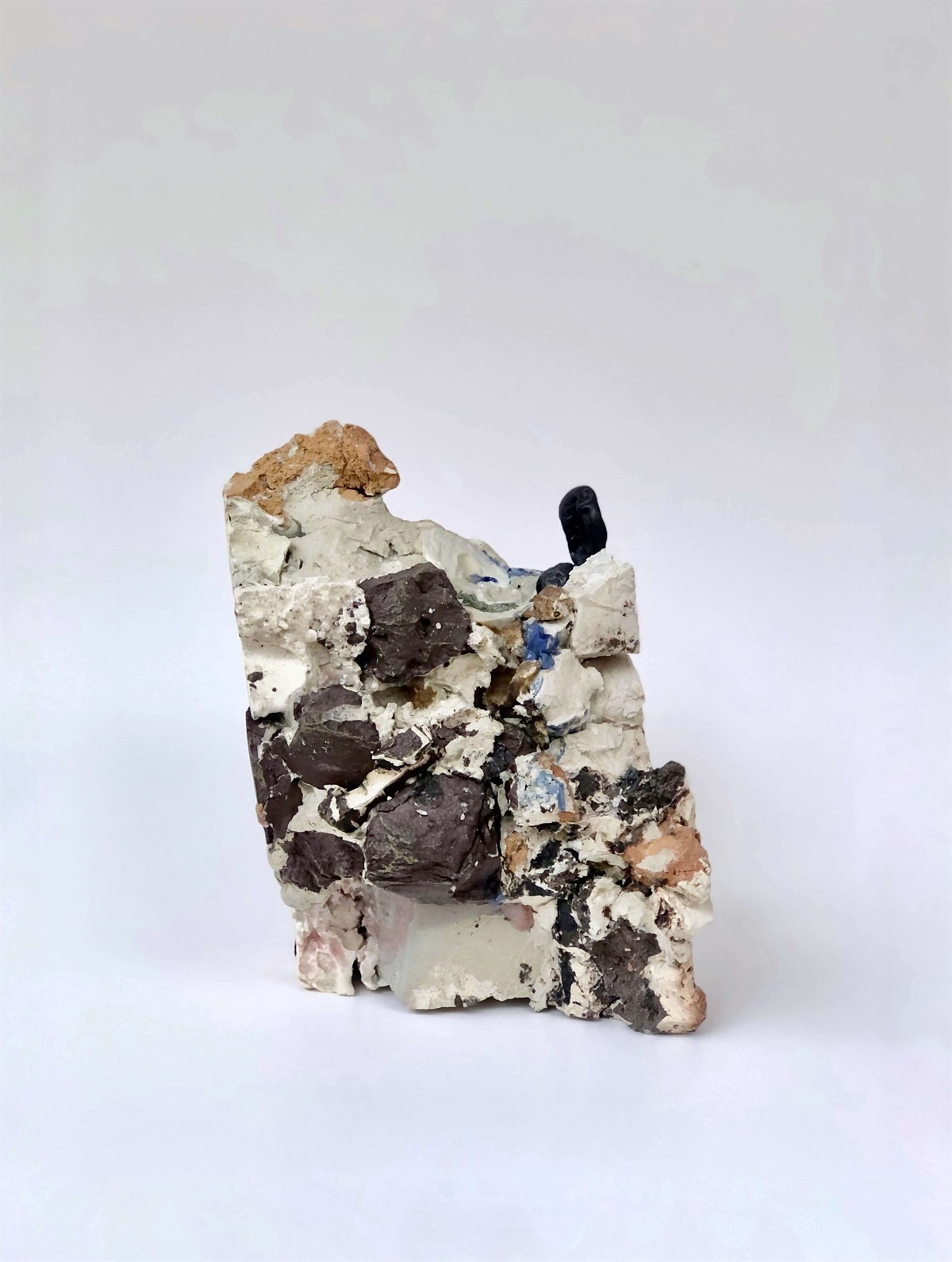 Gezilir Yerlerde Tutsak - Ebru Zarakolu