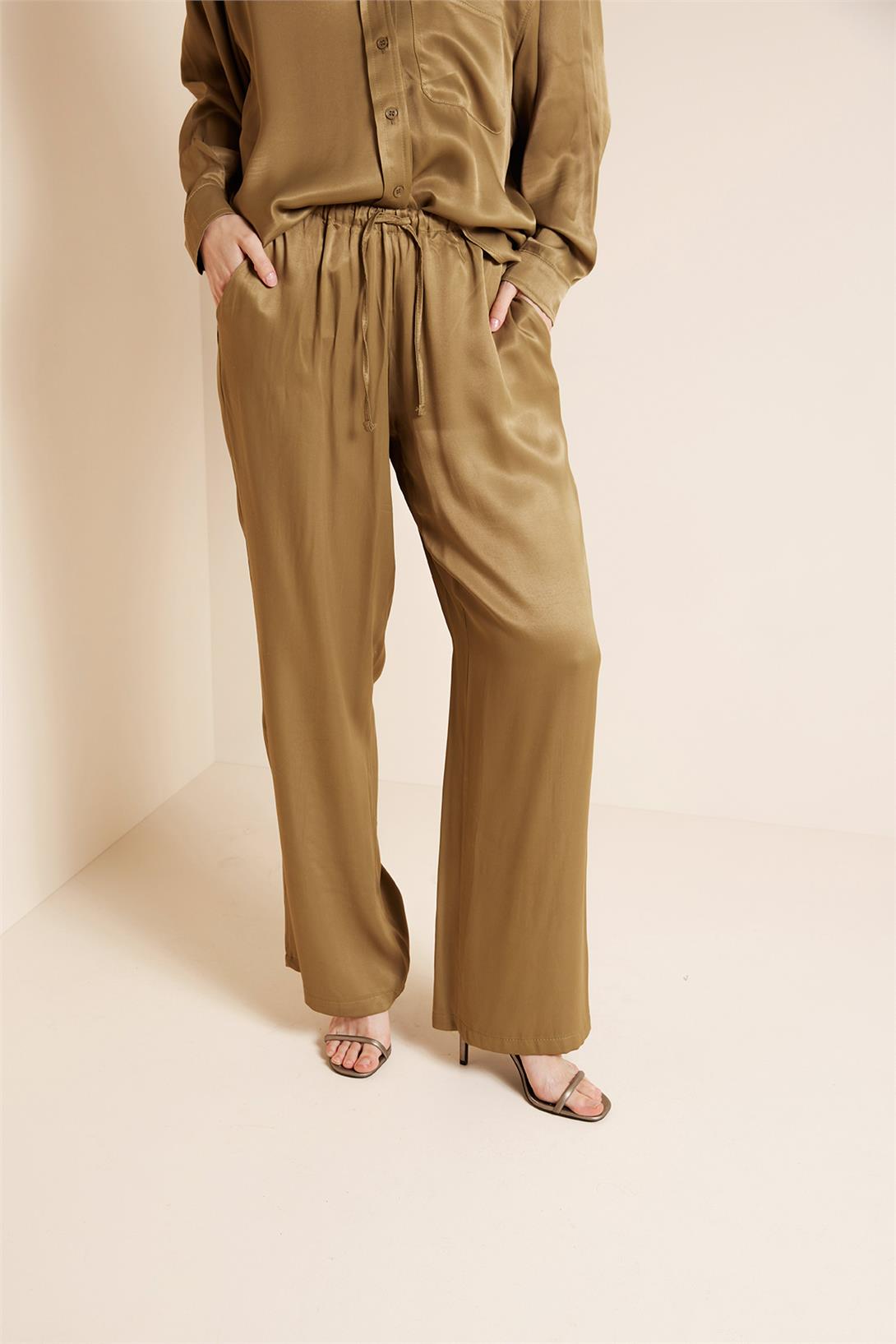 Avrile  BELİ BAĞLAMALI SATEN PANTOLON HAKİ A25-10339