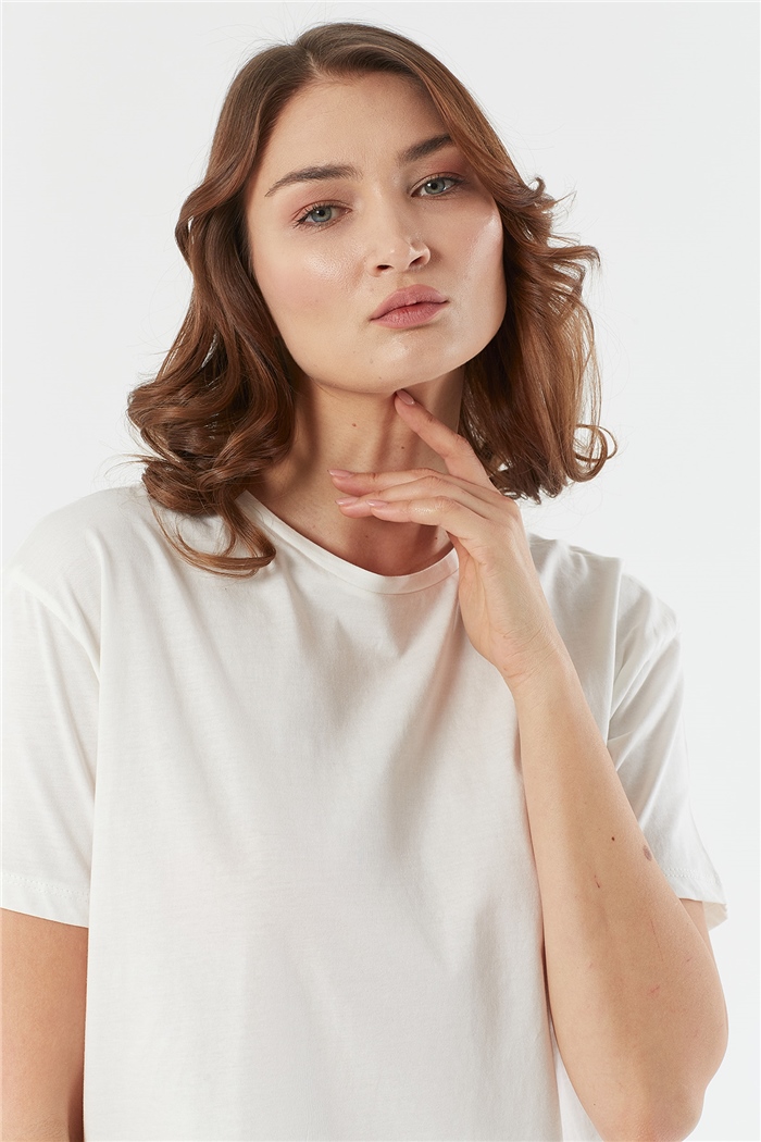 Avrile Bisiklet Yaka Basic T-shirt Kısa  EKRU  A22-10528