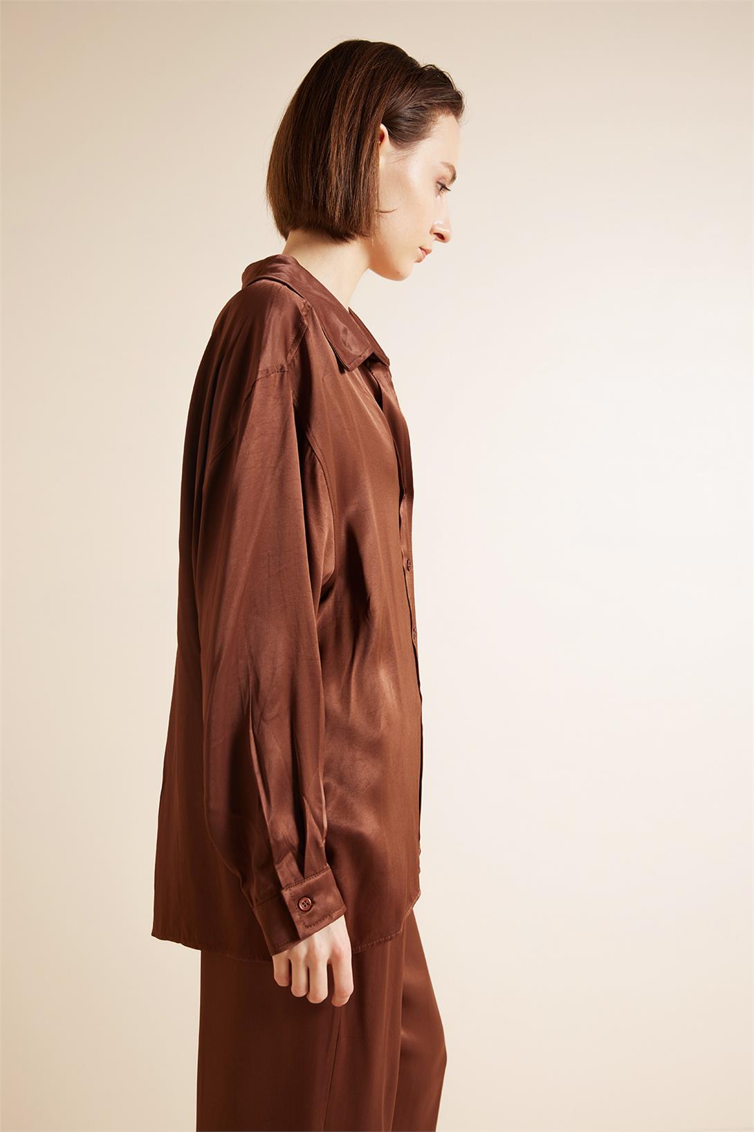 Avrile  CEPLİ OVERSIZE SATEN GÖMLEK AÇIK KAHVE A25-10340