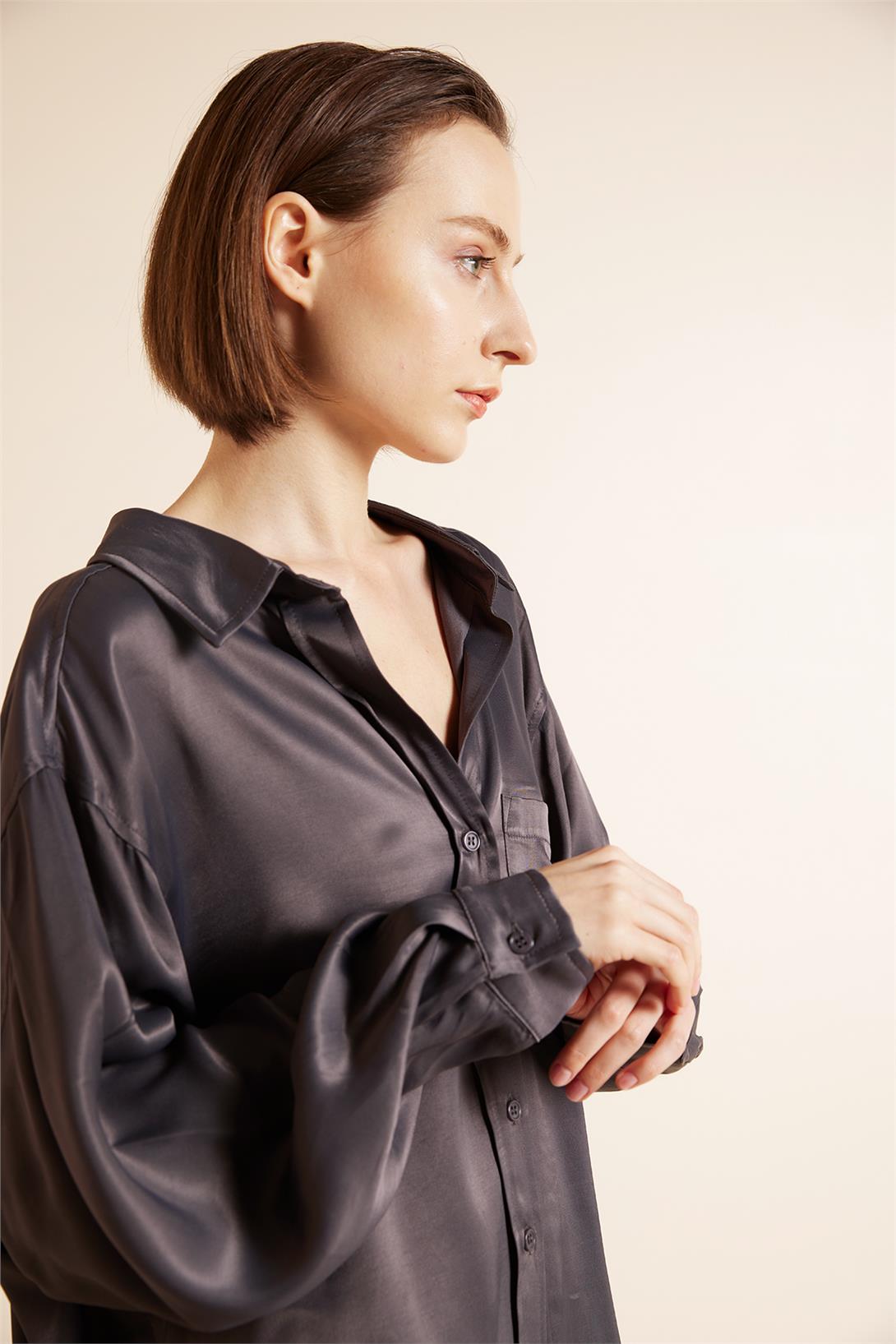 Avrile  CEPLİ OVERSIZE SATEN GÖMLEK ANTRASİT A25-10340