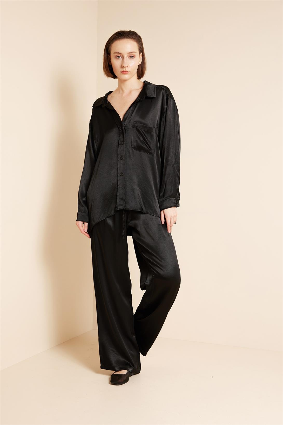 Avrile  CEPLİ OVERSIZE SATEN GÖMLEK SİYAH A25-10340
