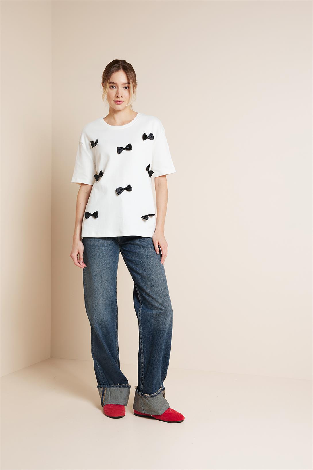 Avrile  FİYONK DETAYLI BİSİKLET YAKA T-SHIRT EKRU A25-10349