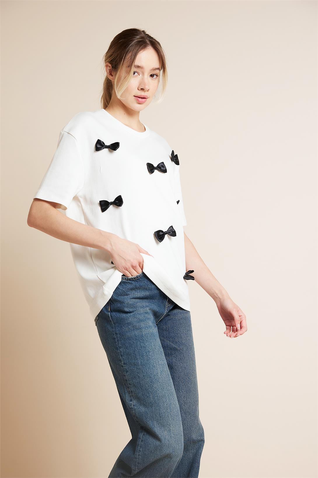 Avrile  FİYONK DETAYLI BİSİKLET YAKA T-SHIRT EKRU A25-10349