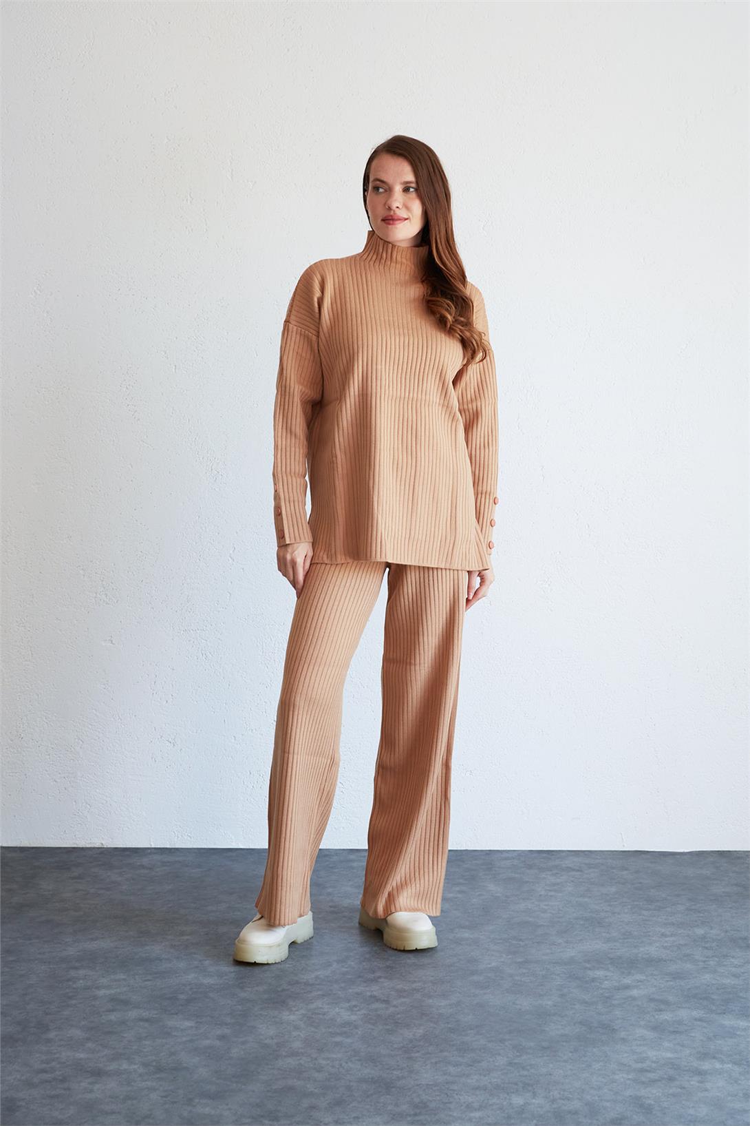 Avrile Kadın Çıtçıt Düğmeli Triko Kazak ve Fitilli Pantolon Takım CAMEL A91897-S