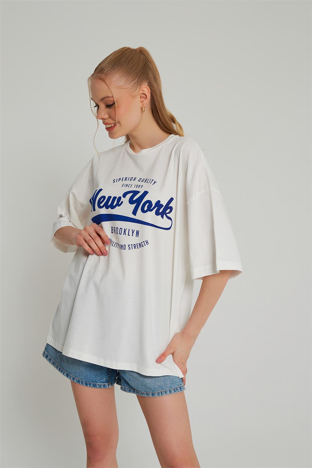 Avrile Kadın Yazı Baskılı Oversize T-Shirt EKRU MA23-1000