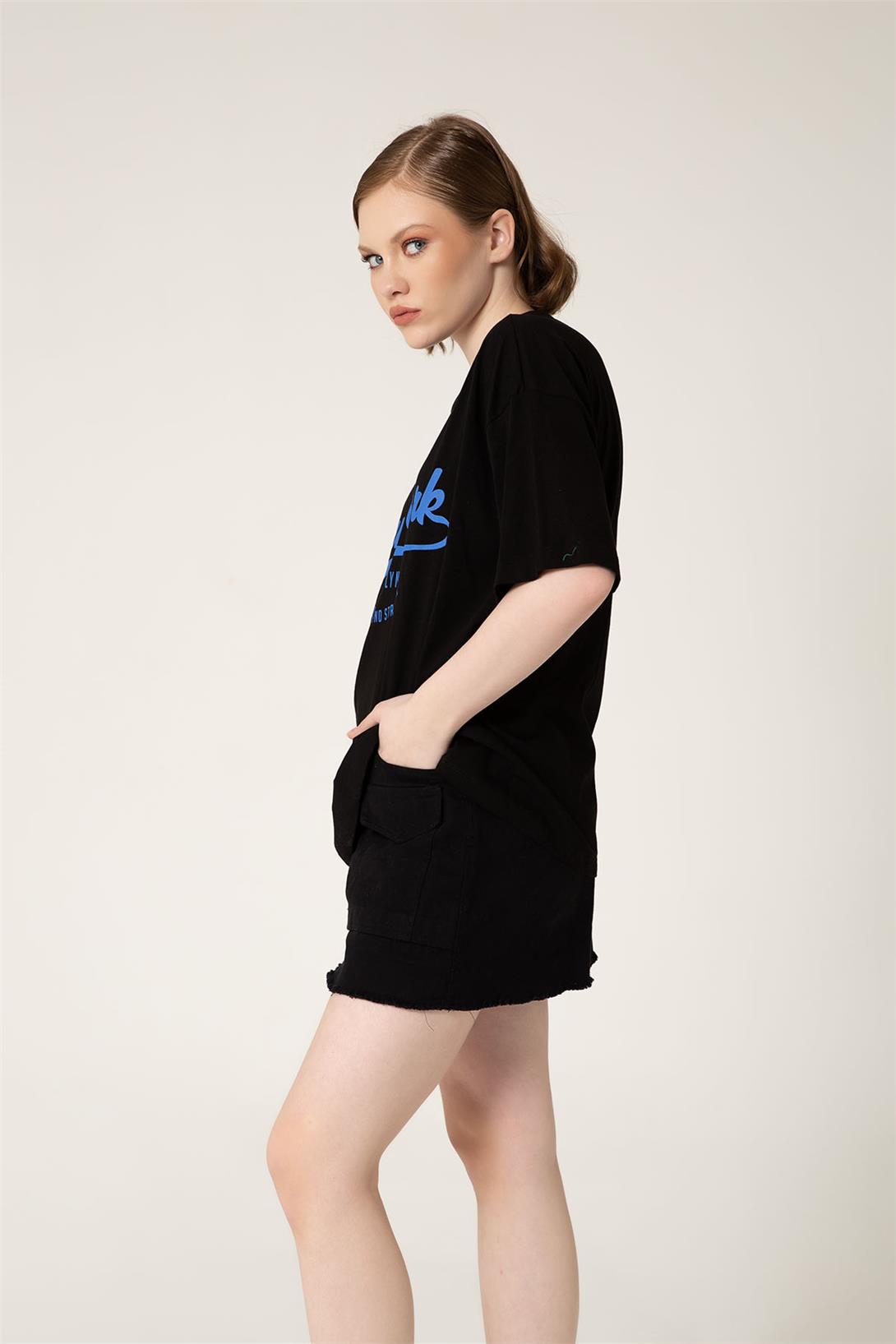 Avrile Kadın Yazı Baskılı Oversize T-Shirt SİYAH MA23-1000