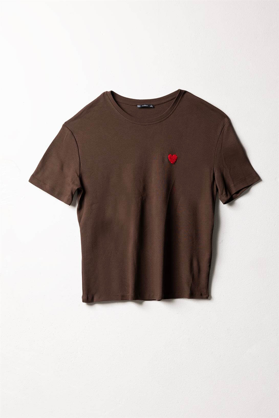 Avrile  KALP NAKIŞLI BİSİKLET YAKA T-SHIRT KAHVE A25-10352