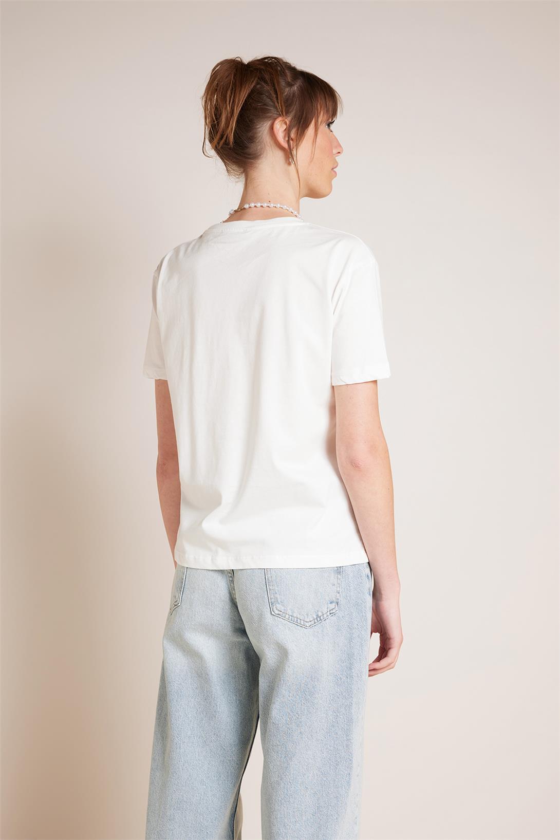Avrile  KİRAZ NAKIŞLI BİSİKLET YAKA T-SHIRT EKRU A25-10388