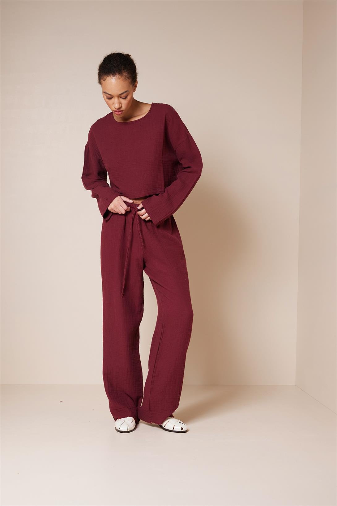 Nisan  BELİ BAĞCIKLI DÖKÜMLÜ PANTOLON BORDO NB25-1003